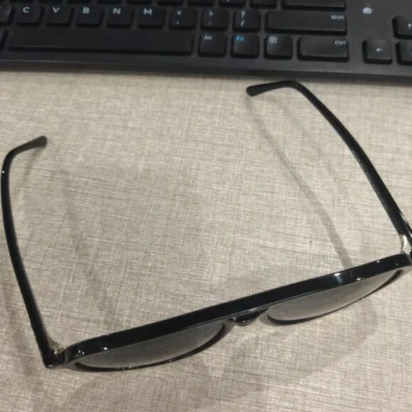 Ray-Ban Sunglasses Aviator Style - Picture 7 of 7